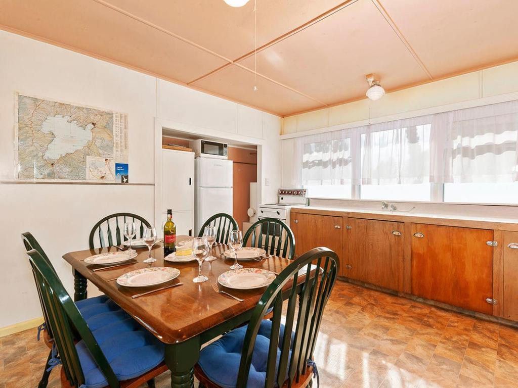 Lake Edge Cottage - Waitahanui Holiday Home Bagian luar foto