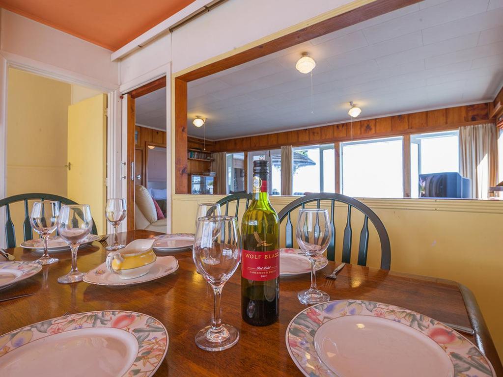 Lake Edge Cottage - Waitahanui Holiday Home Bagian luar foto