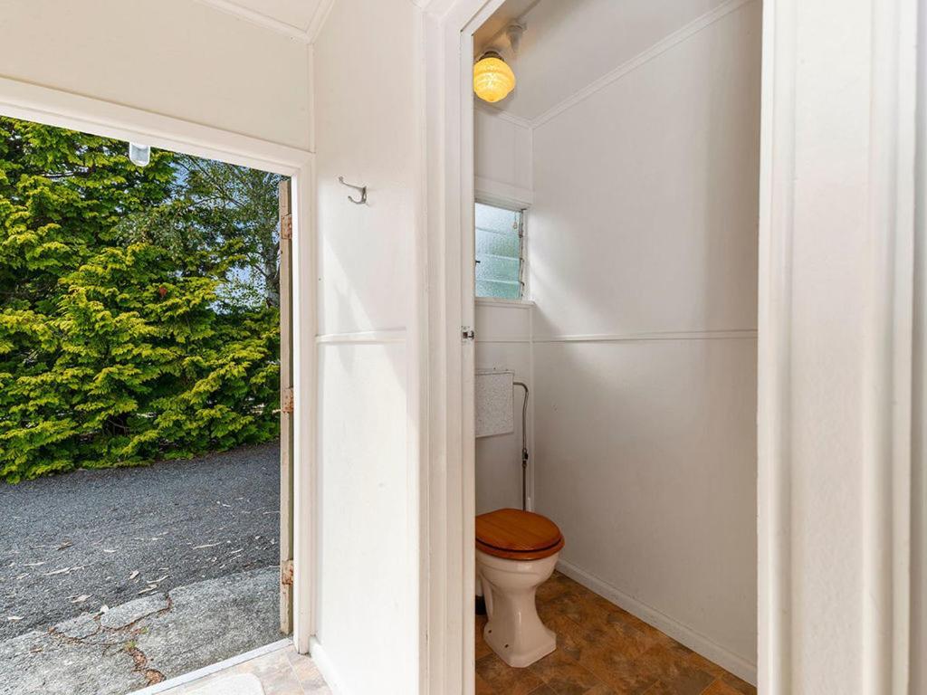 Lake Edge Cottage - Waitahanui Holiday Home Bagian luar foto
