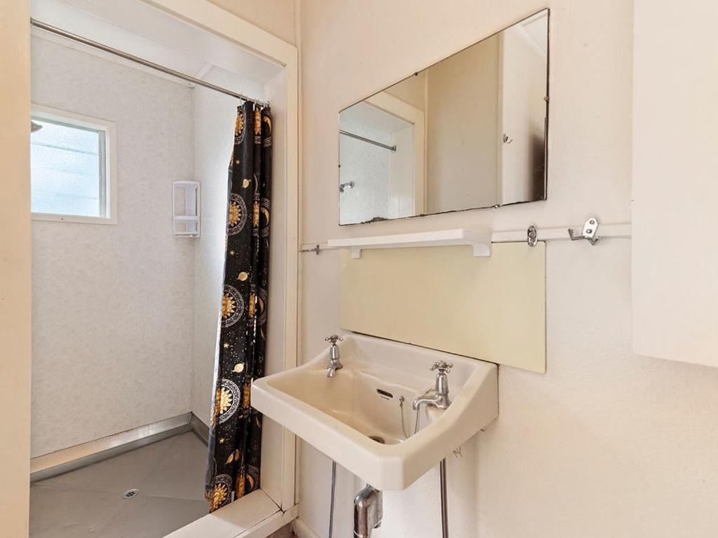 Lake Edge Cottage - Waitahanui Holiday Home Bagian luar foto