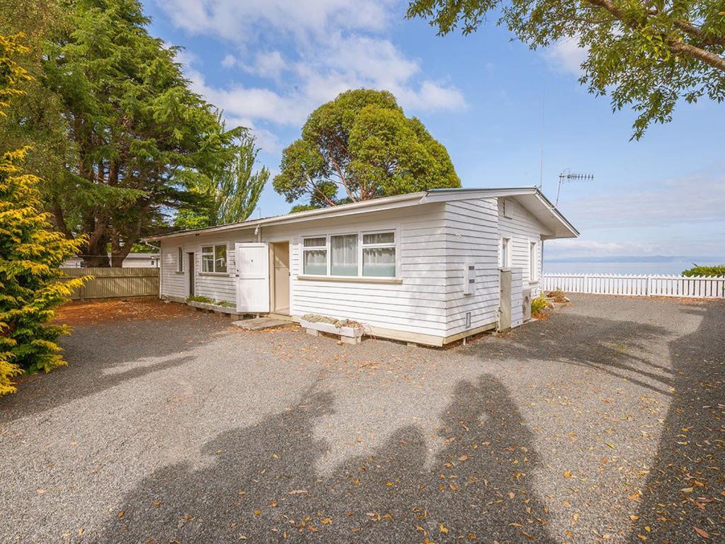 Lake Edge Cottage - Waitahanui Holiday Home Bagian luar foto