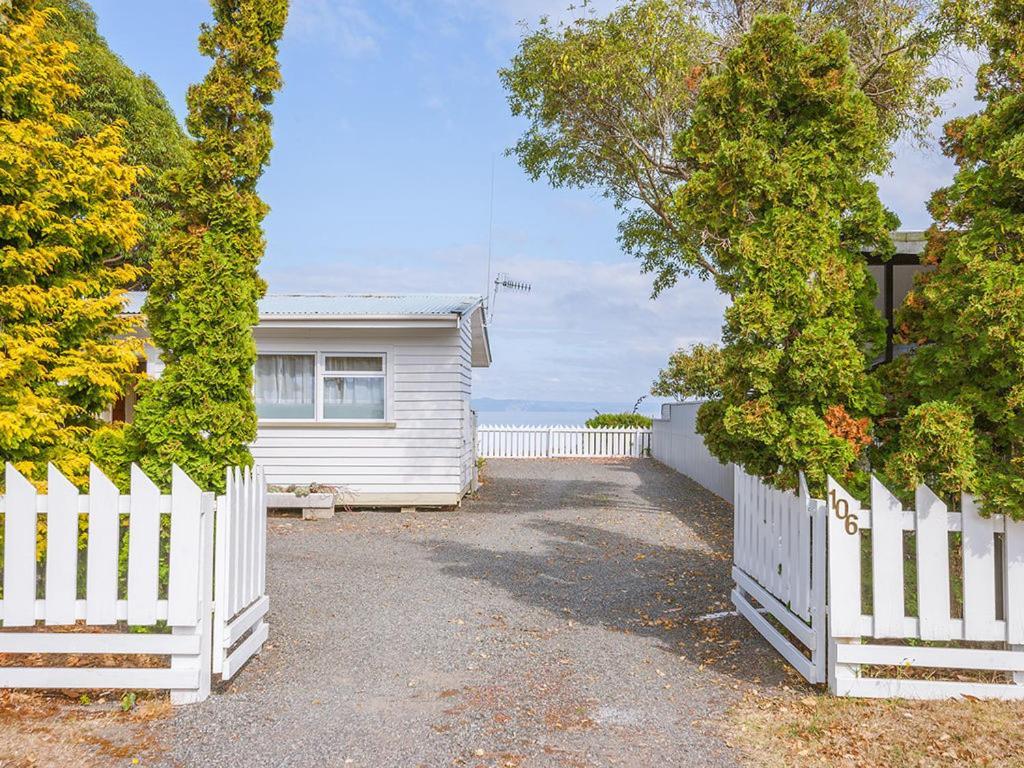 Lake Edge Cottage - Waitahanui Holiday Home Bagian luar foto